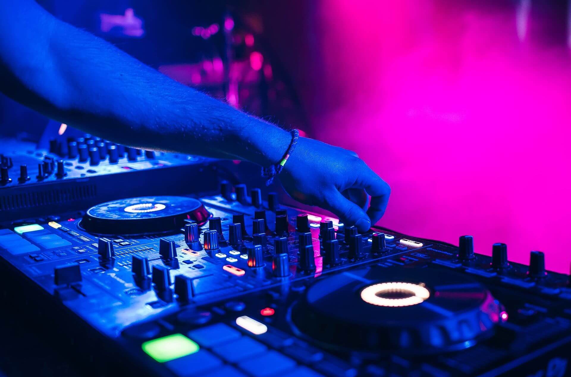 Ios island: Nightlife