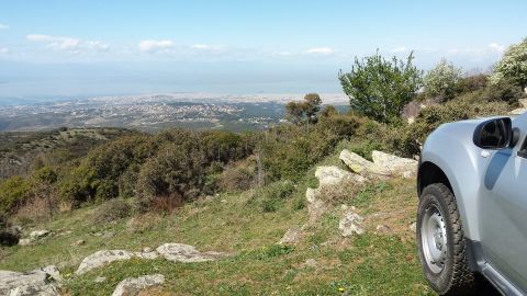 Private mountain and beaches SUV safari 1