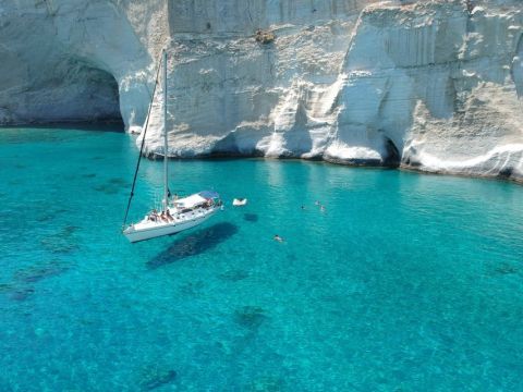 Milos sightseeing sailboat cruise 1