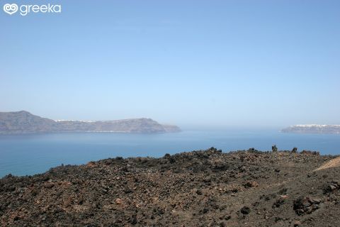 Sunset boat tour to Volcano, Hot Springs, Thirassia & Oia 3