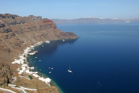 Boat tour to Volcano, Hot springs & Thirassia island 3