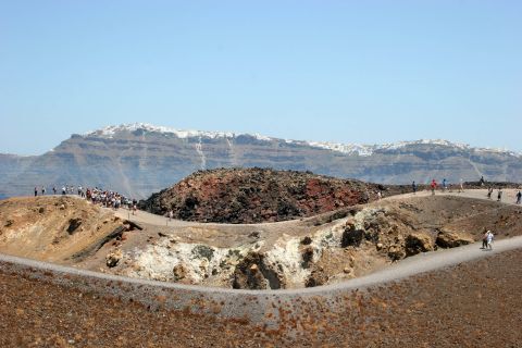 Boat tour to Volcano, Hot springs & Thirassia island 2
